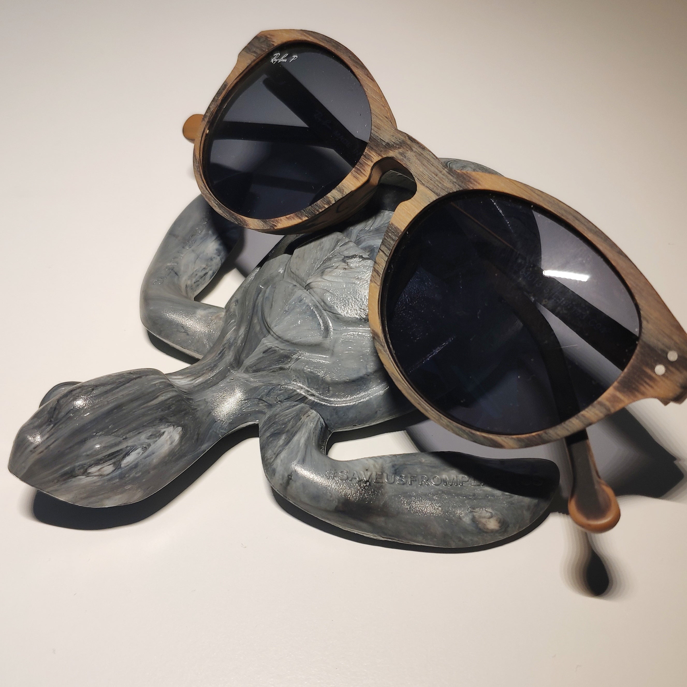 BLACK-GREY Sea Turtle Holder made of trash plastic botlle lids