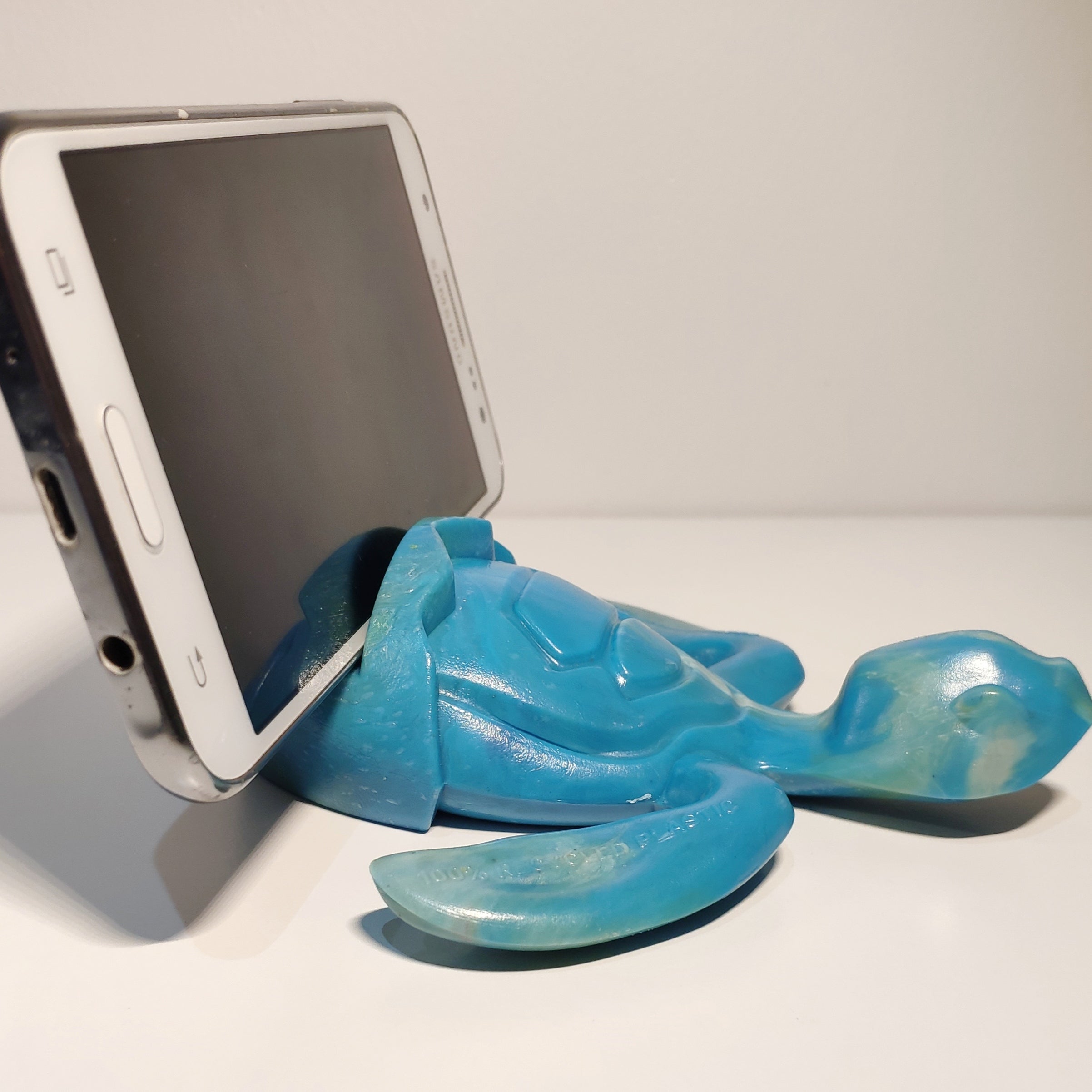 LIGHT BLUE Sea Turtle Holder made of trash plastic bottle lids