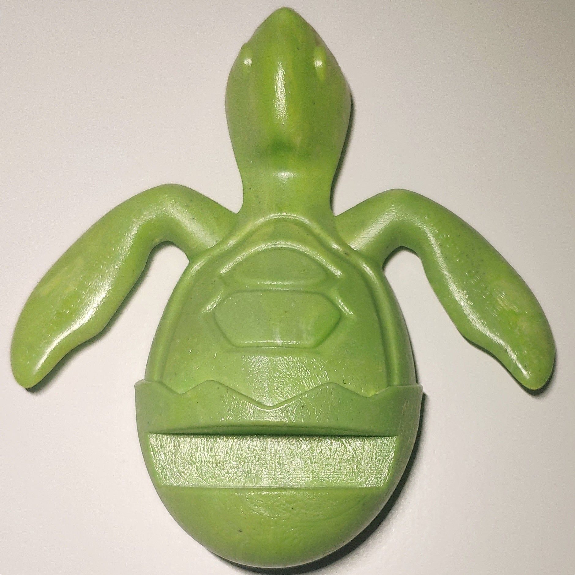 LIGHT GREEN Sea Turtle Holder made of trash plastic bottle lids